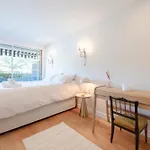 Luxury 2-br With Sea View Апартаменты *