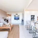 Апартаменты Luxury 2-br With Sea View *