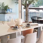 Luxury 2-br With Sea View *