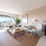 Апартаменты Luxury 2-br With Sea View