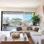 Luxury 2-br With Sea View Апартаменты