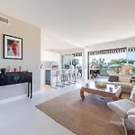 Luxury 2-br With Sea View *