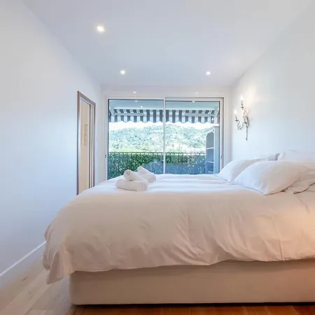 Luxury 2-br With Sea View