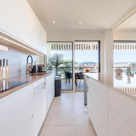 Luxury 2-br With Sea View Канны