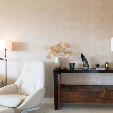 Luxury 2-br With Sea View