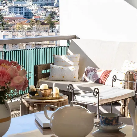 Luxury 2-br With Sea View شقة كان