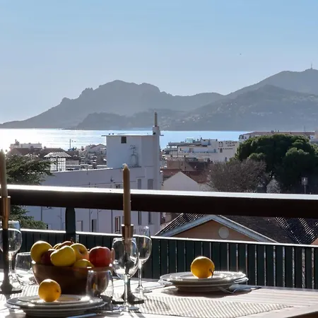Luxury 2-br With Sea View شقة *