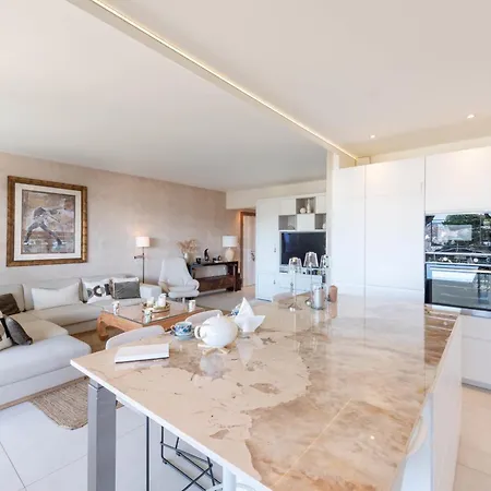 Luxury 2-br With Sea View